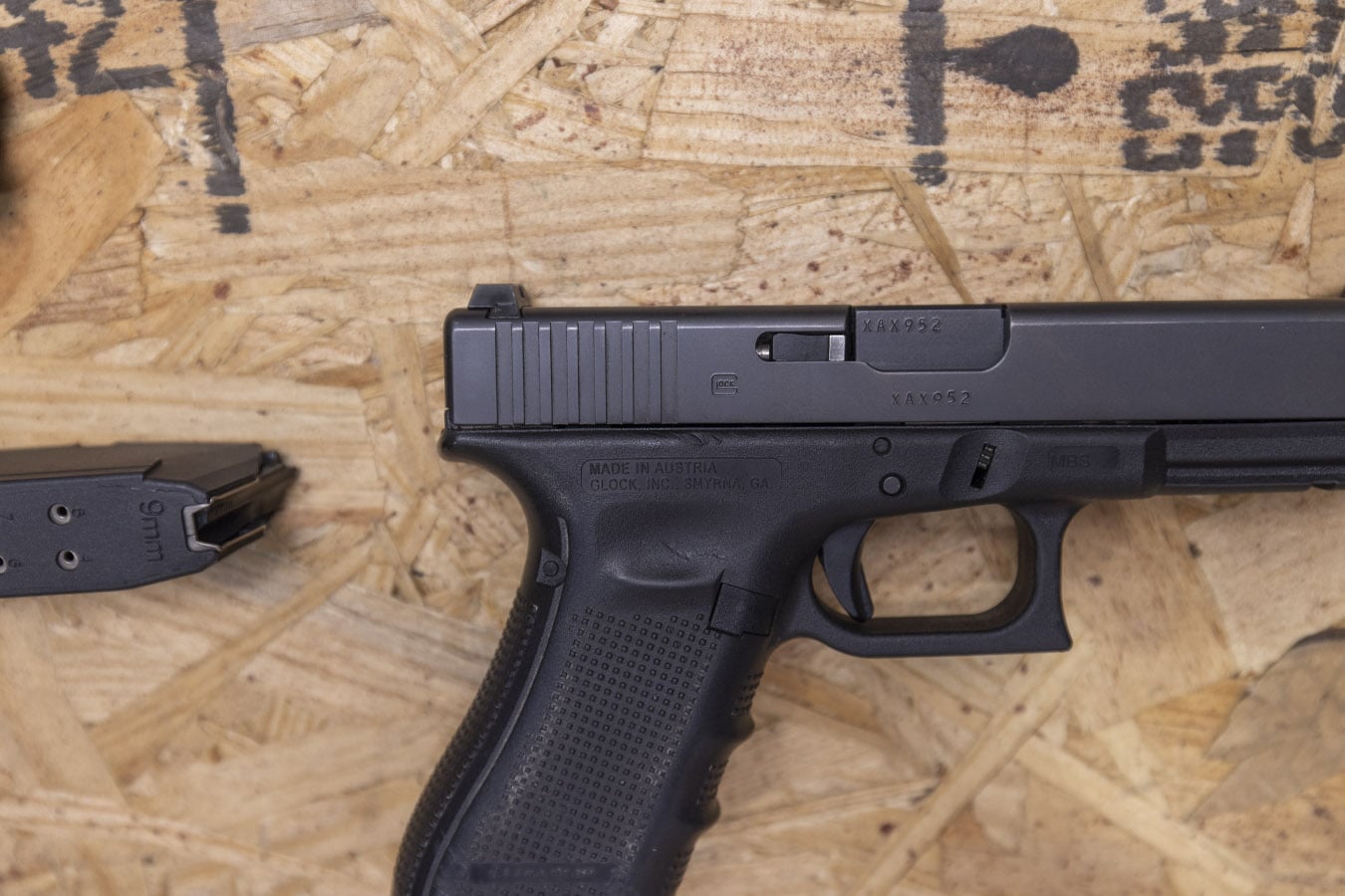 GLOCK 17 Gen4 9mm Police Trade-in Pistols with Night Sights (Good Condition)